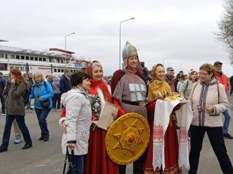 28 апреля в Юрьевце встретили первый в этом году туристический теплоход Новости Иваново 